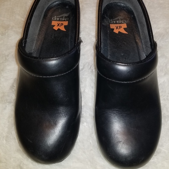 dansko slip resistant womens